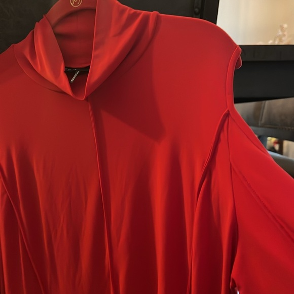 Woman’s DKYN Open Shoulder Top Size XL - Picture 2 of 3